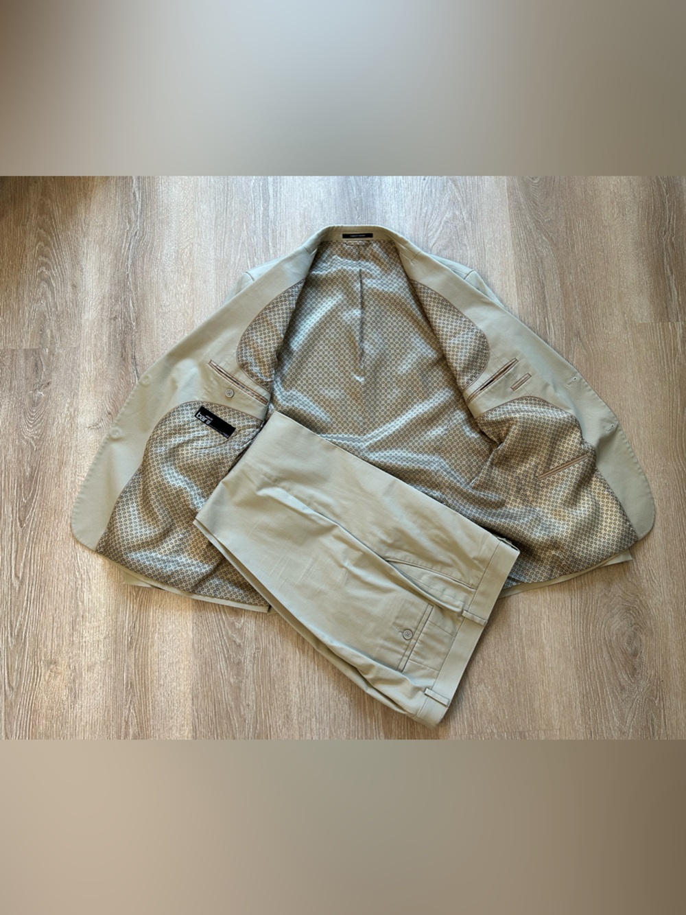 Bar III Tan Cotton Stretch Slim
Suit 42R 34x32
